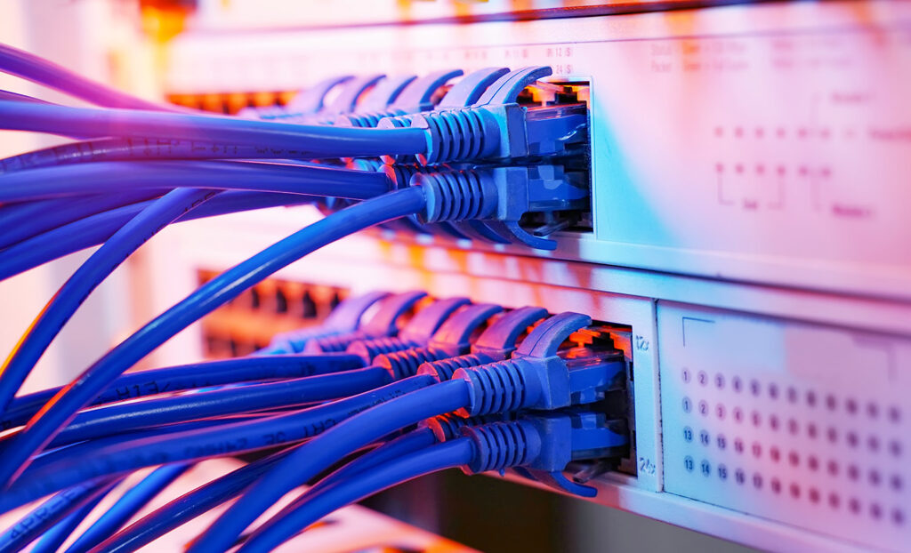 przełączniki Cisco Catalyst, modele Cisco Catalyst, porównanie przełączników Cisco, różnice między seriami Cisco Catalyst, Cisco DNA Center, Cisco IOS XE