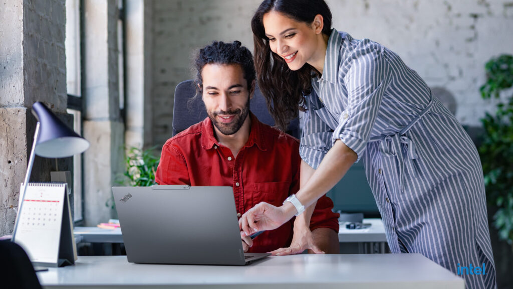 wyposażenie stanowisk pracy, kompletne stanowisko pracy IT, pakiety IT dla firm, wyposażenie biura IT, laptopy monitory stacje dokujące firma